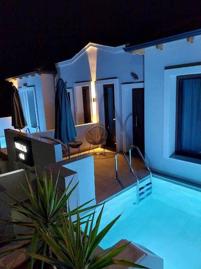 Villa pour 4 personnes, avec Balcon et Terrasse ainsi que Piscine et Vue