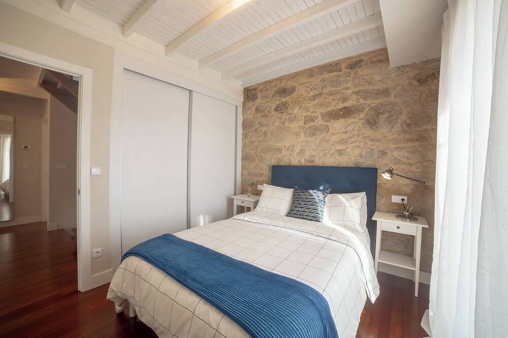 3-bedroom charming cottage in Rías Baixas with Wifi, Ac in Outes, Rías Baixas