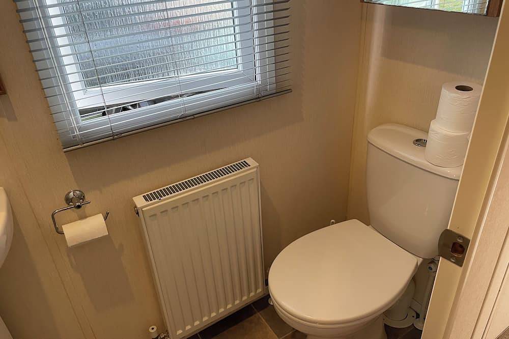 Poppy, dog-friendly caravan with panoramic sea views on Rockley Park Poole wi-fi in Poole, Poole Harbour