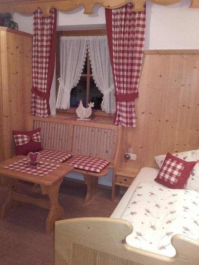 Pension, mit Balkon und Terrasse sowie Ausblick im Stubaital - 4