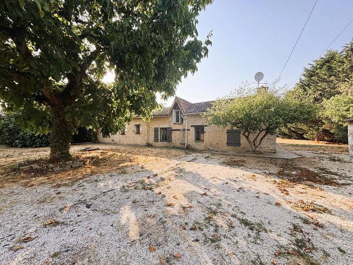 Location de vacances pour 6 personnes, avec Terrasse à Saint-Sauvant (Vienne)