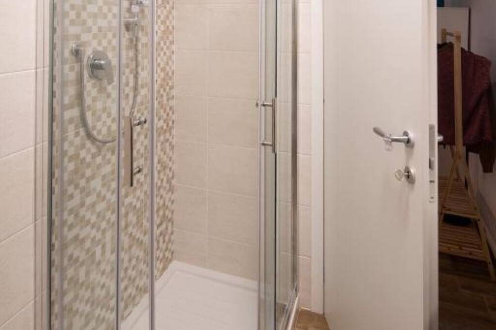 Entire apartment, All'Ombra della Torre - A cozy retreat in the historic heart of Viterbo in Viterbo, Viterbo Province