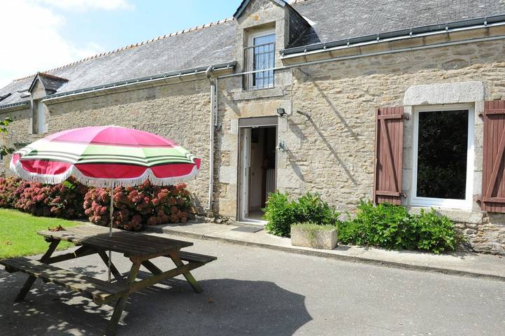Gîte pour 4 personnes, avec jardin à Moréac