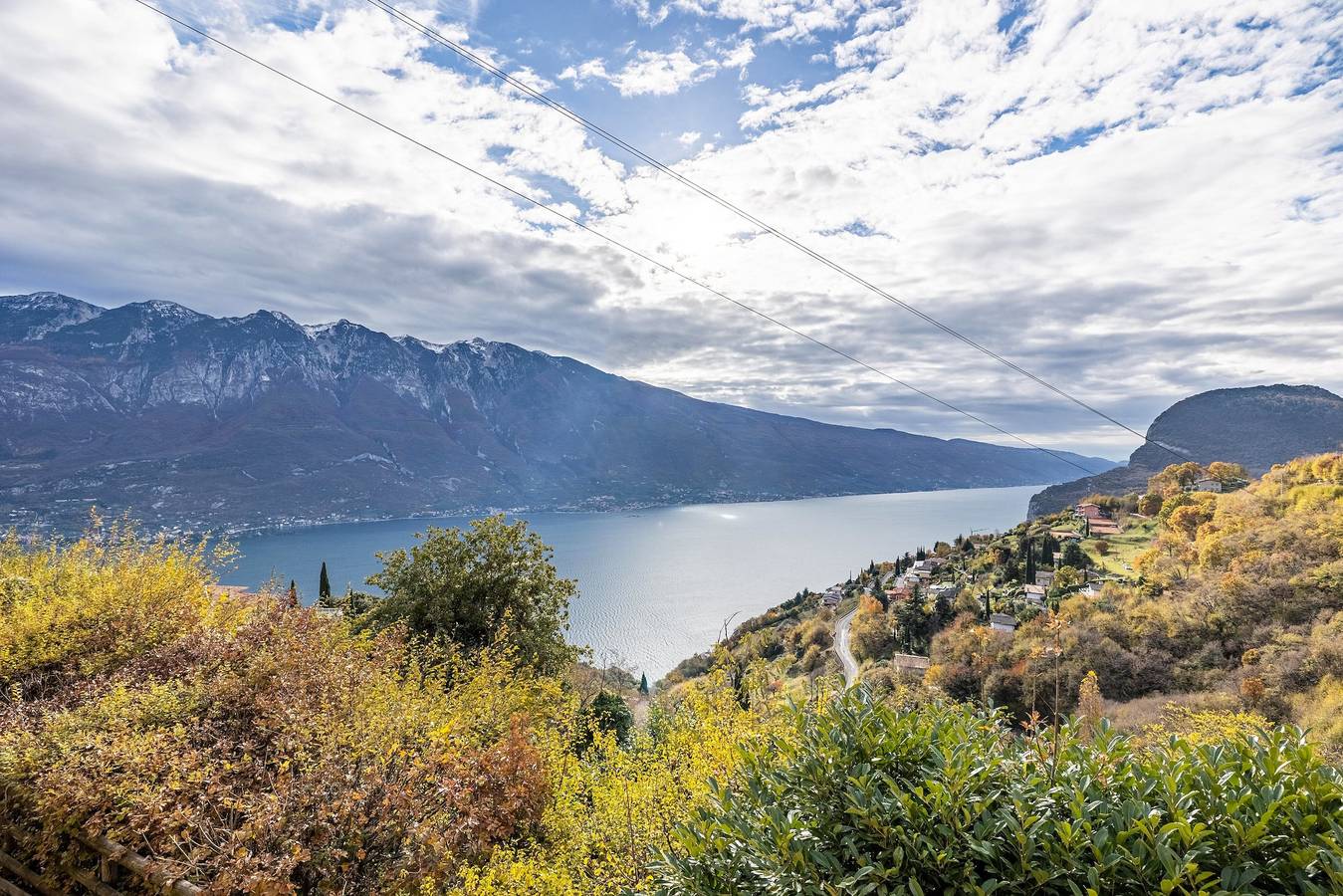Holiday Home 'Casa Elena' with Lake View, Private Garden and Wi-Fi in Pieve, Tremosine