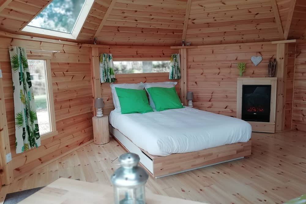 Chalet finlandais au bord de l'eau in Chenereilles, Haute-Loire