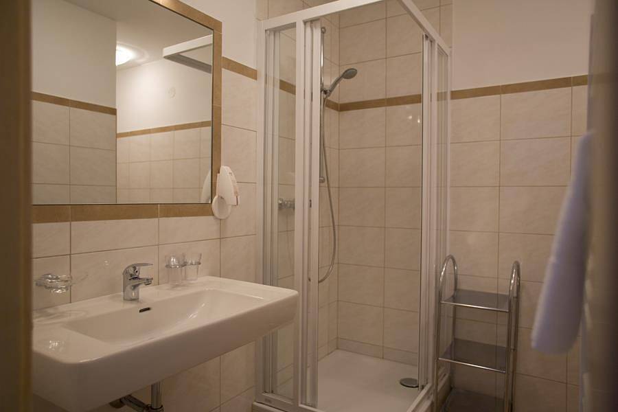 Doppelzimmer mit Bad, Wc in Matrei in Osttirol, Bezirk Lienz