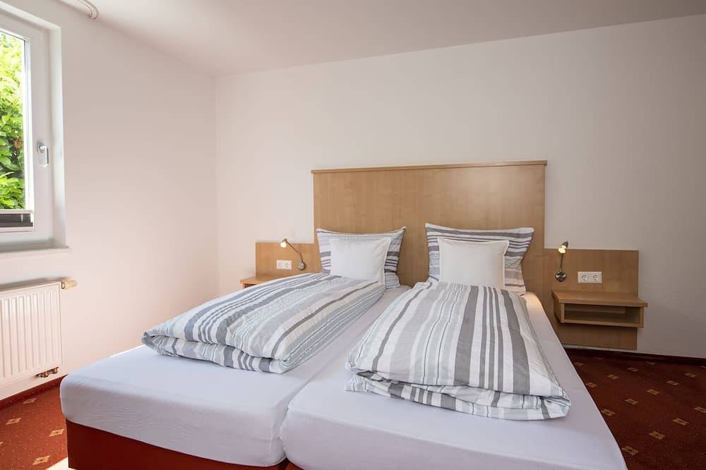 Ganze Wohnung, Fewo Nähe Lübeck und Ratzeburg: Balkon, am Elbe-Lübeck-Kanal, Badesee in 4km in Berkenthin, Kreis Herzogtum Lauenburg