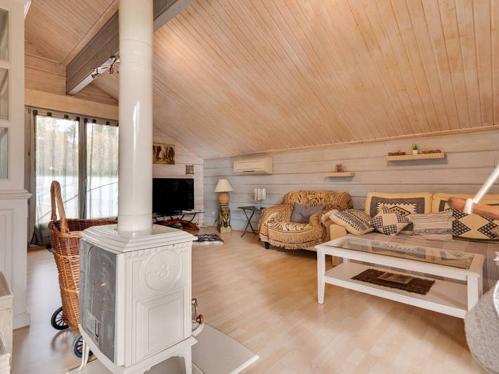 Chalet pour 8 personnes, avec terrasse ainsi que jardin et piscine, adapté aux familles dans le Doubs - 2