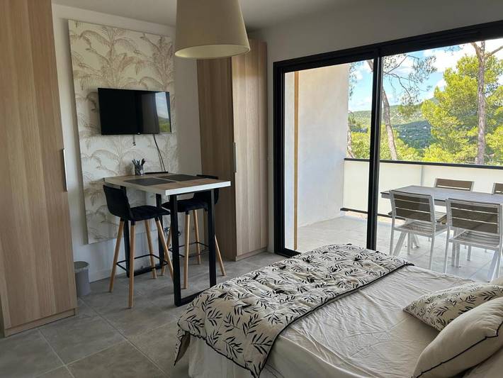 Gîte pour 2 personnes, avec piscine ainsi que vue et terrasse à Saint-Mathieu-de-Tréviers - 3