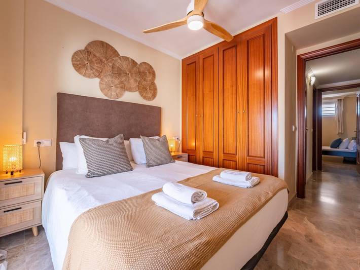 Entire holiday apartment, Vb Marysol - 2Br Marina Apt in Benalmádena Costa, Benalmádena