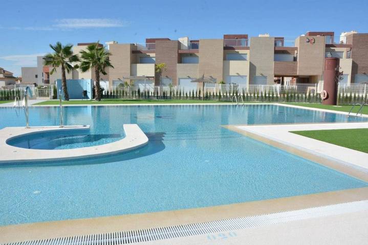 Vakantieappartement voor 4 personen, with terras and kinderzwembad as well as tuin in Torrevieja