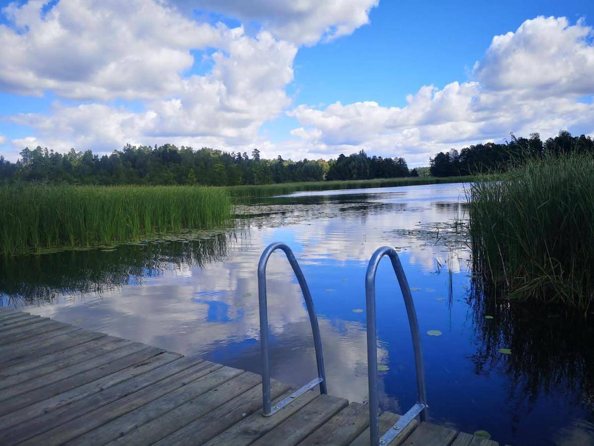 Domek nad jeziorem z prywatnym pomostem in Orzysz, Masuren