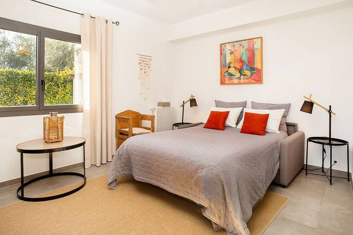 Gîte pour 4 personnes, avec terrasse ainsi que jardin et piscine à Valbonne - 4