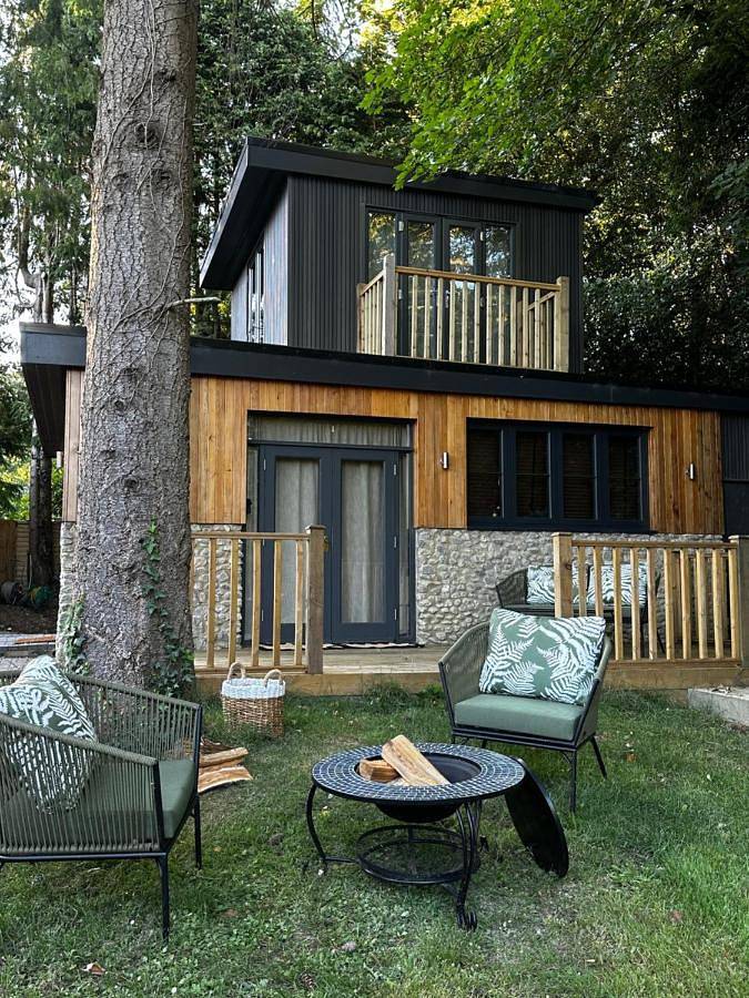 Appartement de vacances pour 4 personnes, avec Terrasse et Jacuzzi ainsi que Jardin et Piscine dans East Grinstead