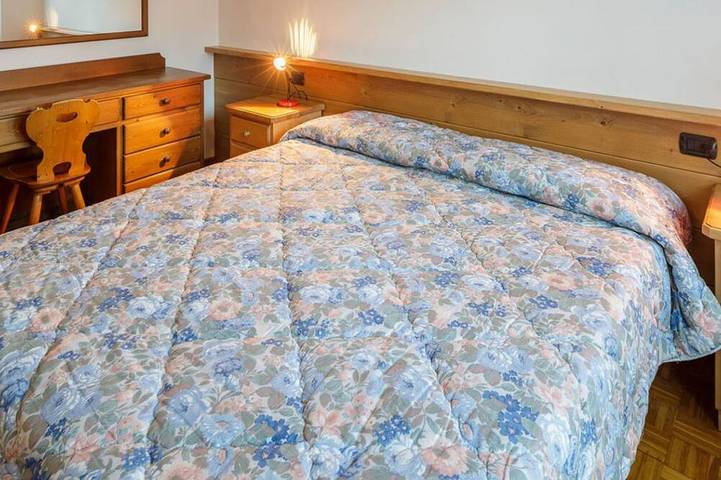 Ganze Wohnung, Spacious Apartment for 8 with Monte Pelmo Views & Terrace in San Vito di Cadore, Dolomiti Superski