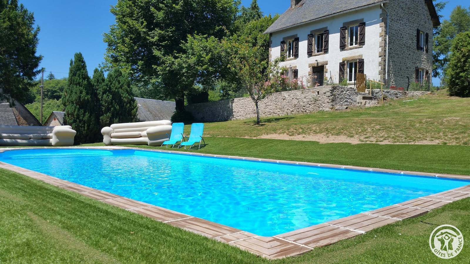 90m² Gite with Parking, TV, Pool & Garden near La Triouzoune in Ussel region