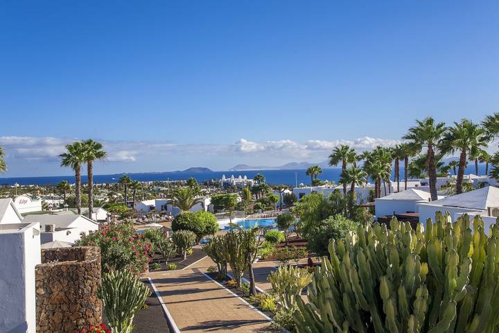 Apartment for 6 people, with pool and garden in Playa Blanca