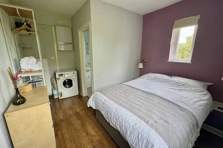 Ganze Wohnung, Charming village apartment in Surrey England in Spelthorne, Surrey