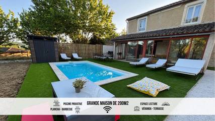 Gîte pour 12 personnes, avec balcon ainsi que piscine et jardin à Lauzerte