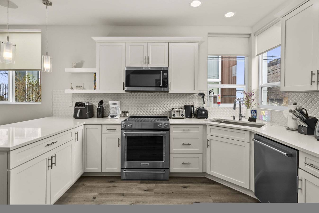 Sleek 3Br Seattle Townhome | Mins to Uw & Downtown in Seattle, Lake Washington