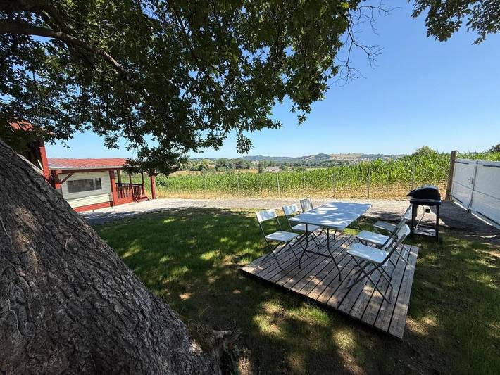 Camping pour 4 personnes, avec Balcon et Terrasse ainsi que Jardin et Vue