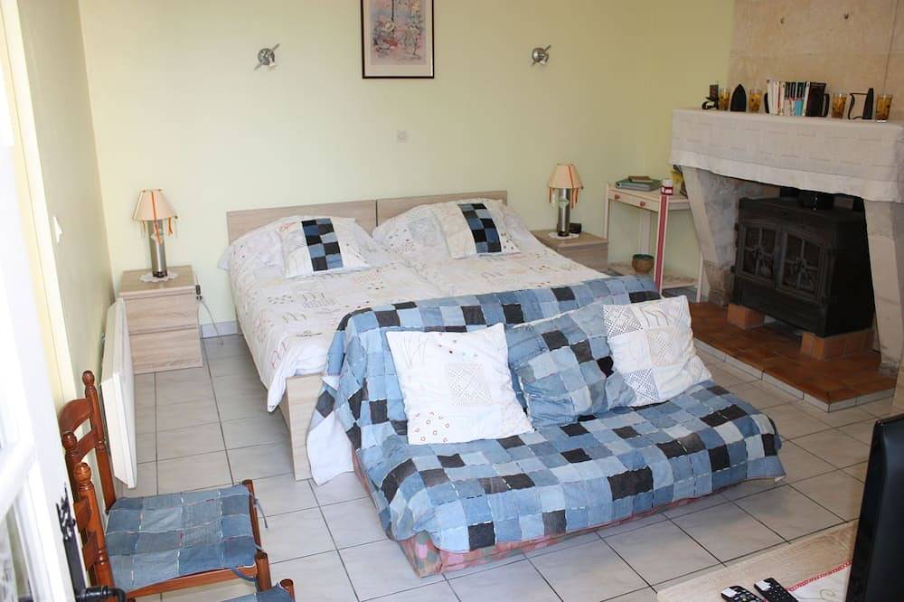 Gîte laccalmie17 alquiler de vacaciones de 2 estrellas con piscina a 2 km del centro in Saintes, Saintes region