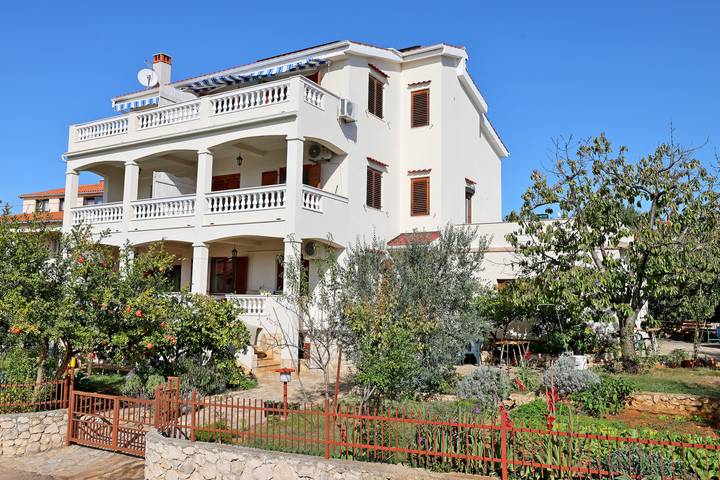 Ferienwohnung für 5 Personen, mit Balkon und Terrasse in Zadar (Kommun)