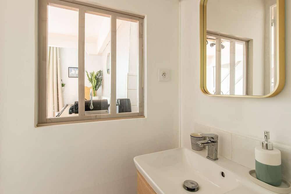 Ganze Wohnung, Charming Apartment in the Heart of Versailles in Versailles, Yvelines