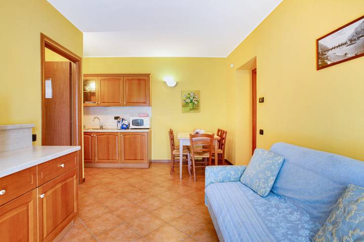Appartamento intero, Residence Appartamento Roma" con vista sulle montagne, terrazza e Wi-Fi in Civate, Brianza