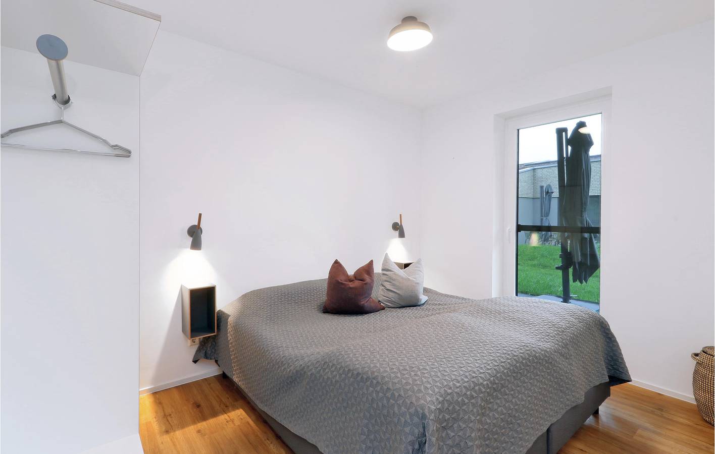 Ganze Ferienwohnung, Terrassenwohnung mit Parkplatz, TV & Internet - Nähe Fluss & Restaurant in Marissa Ferienpark, Lembruch