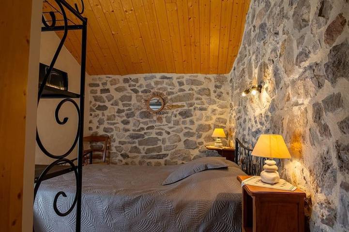 Location de vacances pour 2 personnes, avec jardin, animaux acceptés à Saint-Pierre-des-Tripiers - 3