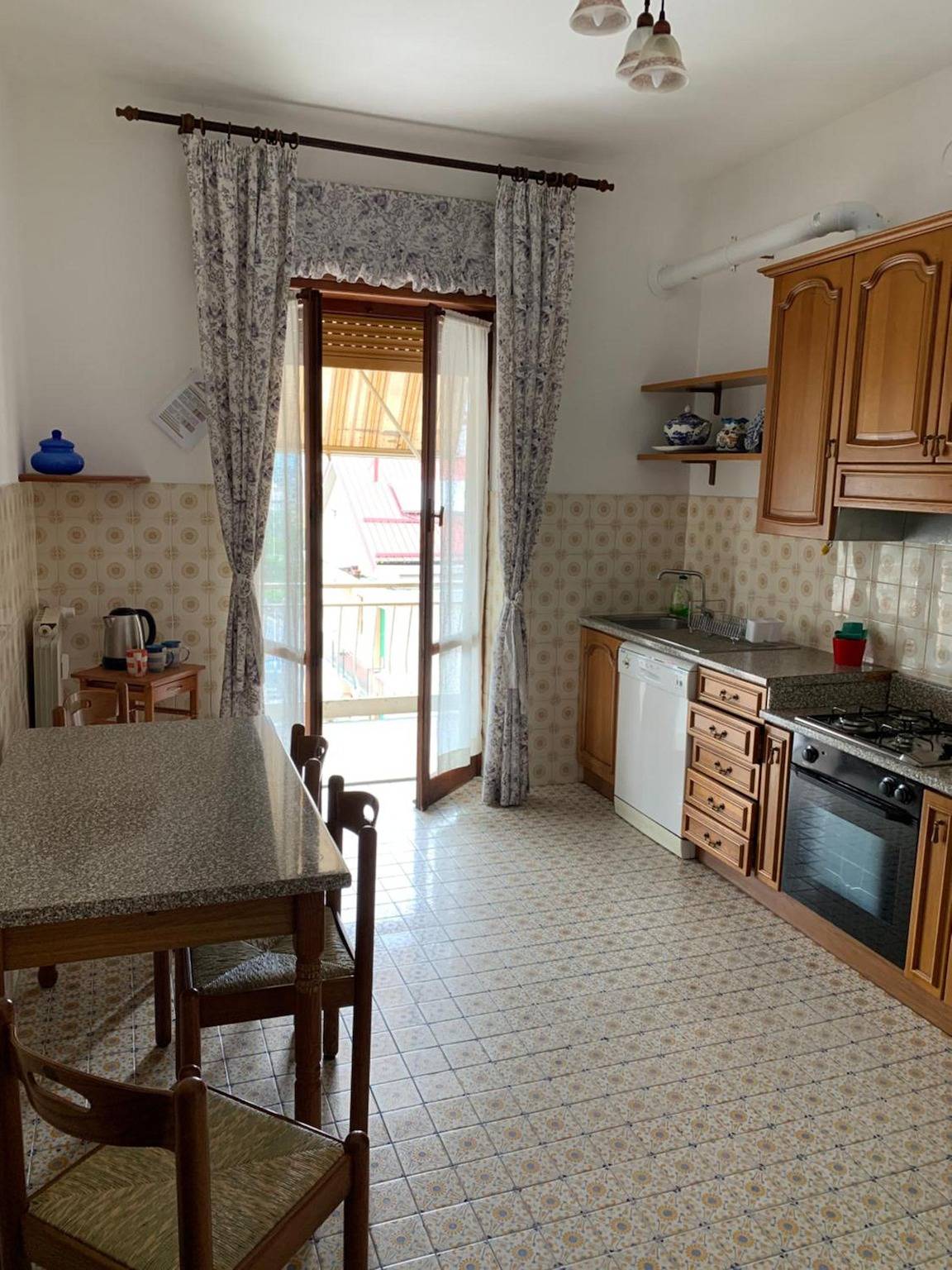 Apartamento entero, Apartamento 'Serravalle Shopping' con balcón y Wi-Fi in Serravalle Scrivia, Provincia d'Alessandria