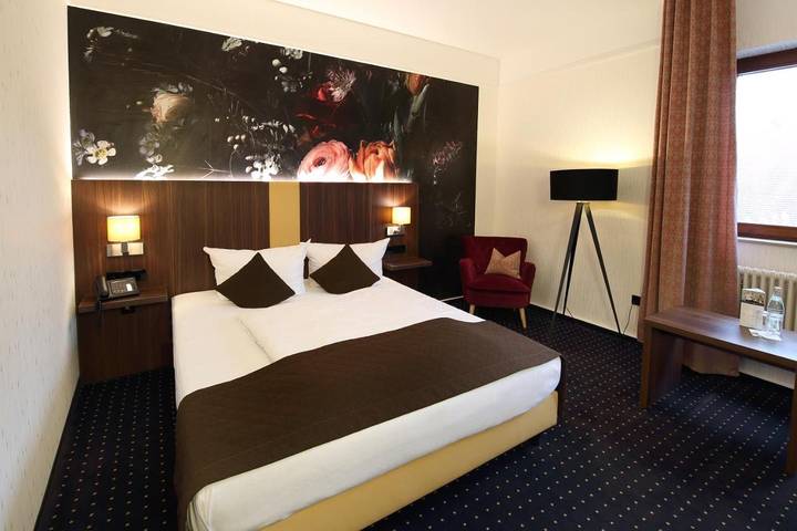 Hotel für 3 Personen, mit Terrasse und Garten sowie Sauna in Langenau - 2