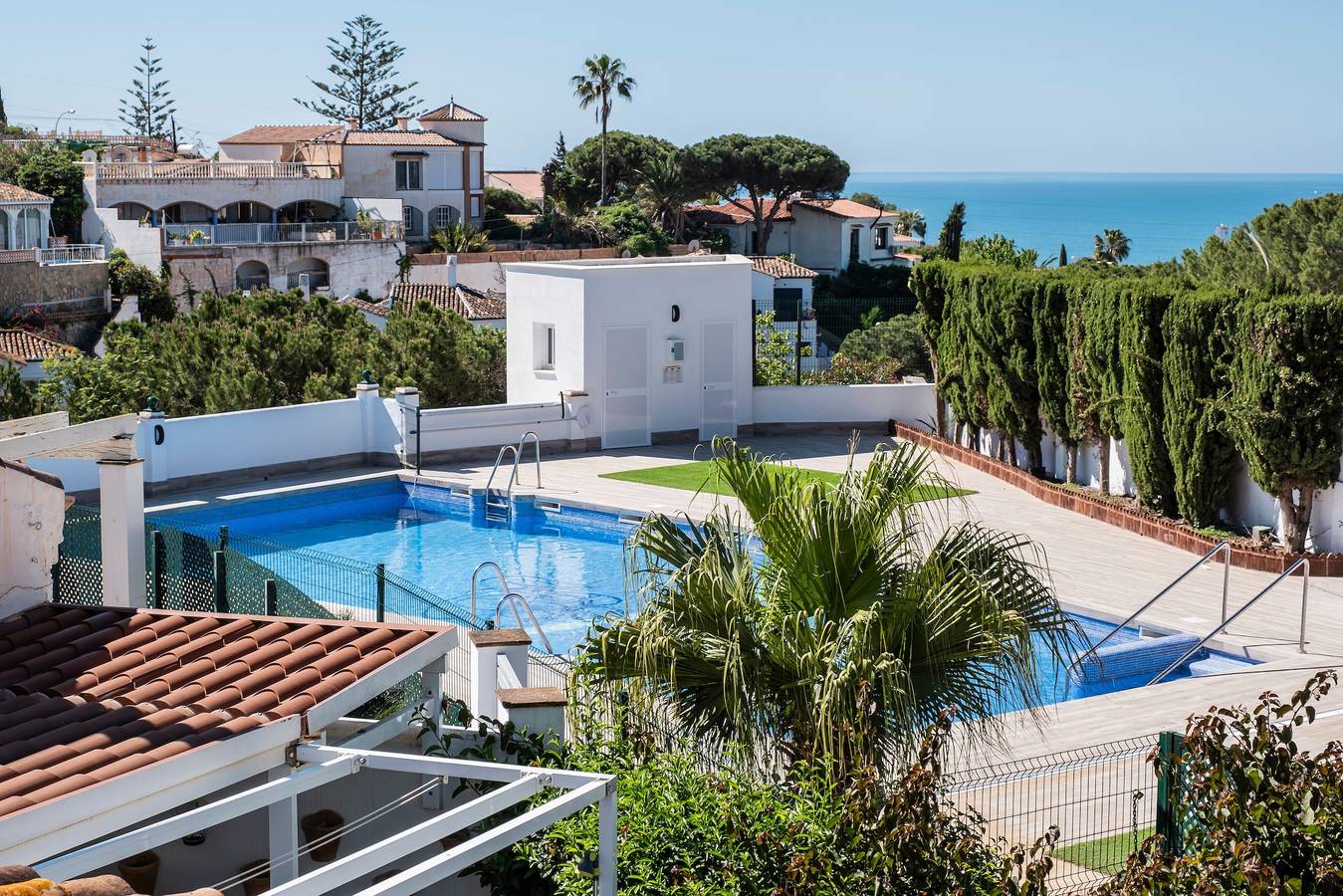 Apartamento entero, Apartamento 'Casa Pueblo Andaluz' con vistas al mar, Wi-Fi y aire acondicionado in Urbanización Villa del Mar, Vélez-Málaga