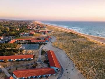 Hôtel pour 6 personnes, avec terrasse et piscine dans Plage des Bourdaines