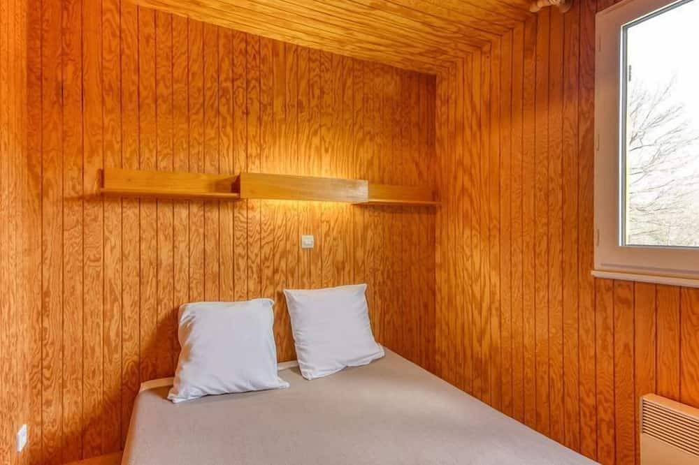 Chalet cosy au Calme | Salon de jardin + vue lac in Saint-Jacques-d'Ambur, Puy-de-Dôme