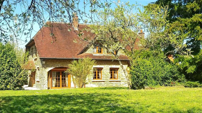 Gîte pour 6 personnes, avec Terrasse et Jardin dans Virey-sous-Bar