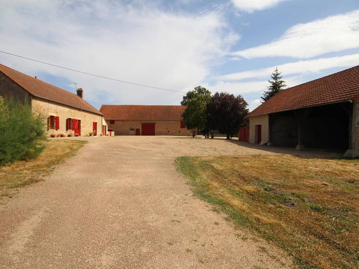 Komfortables Ferienhaus nahe der Natur in Saint-Hilaire-Fontaine, Nièvre