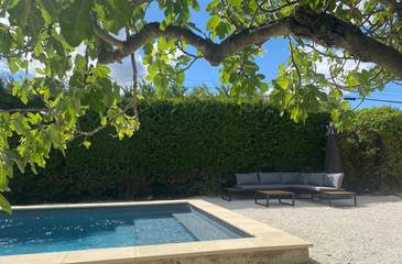 Location de vacances pour 6 personnes, avec piscine et jardin à Séguret