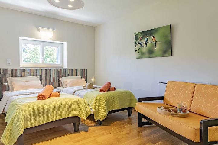 Location de vacances pour 8 personnes, avec jardin et piscine à Richerenches - 2