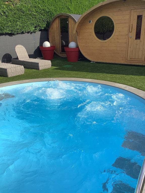 Chambre d’hôte pour 2 personnes, avec jacuzzi et jardin ainsi que sauna et piscine en Bourgogne-Franche-Comté - 2