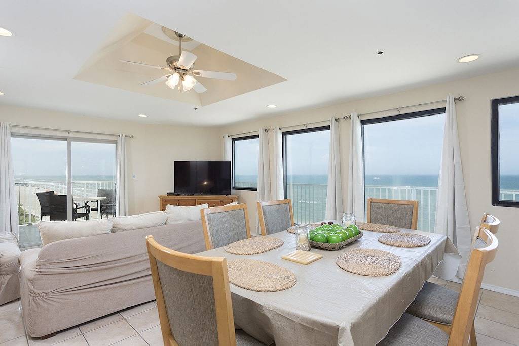 Ganze Wohnung, Inverness 1101 - Beautiful furnishings;Beach view;3rd-floor pool in South Padre Island, Laguna Madre