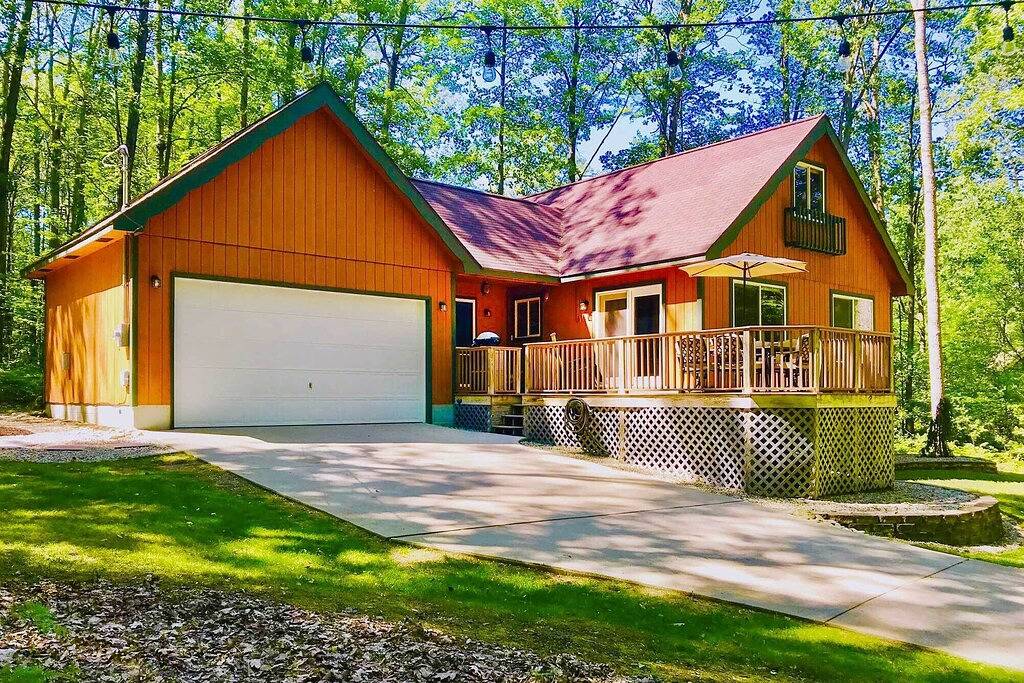 Higgins Lake Retreat - Hike, Swim, Relax! in Higgins Lake