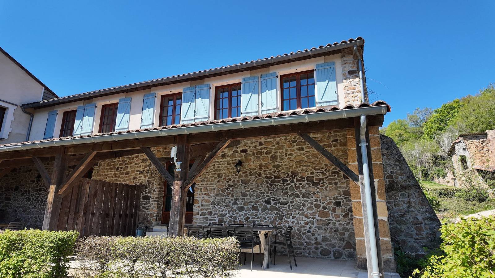 Vakantiehuis 'Domaine De Bellac - Le Calèche' met gedeeld zwembad, privéterras en wifi in Roussines, Regionaal Natuurpark van de Perigord-Limousin