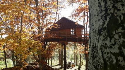 Cabane dans les arbres pour 4 personnes, avec jardin en Ardèche