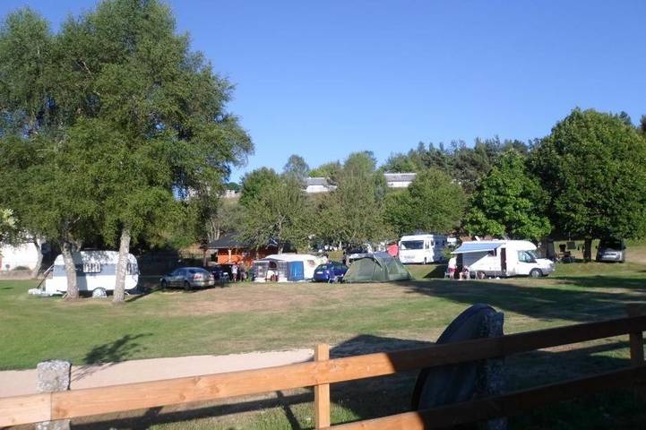 Camping pour 3 personnes, avec jardin, animaux acceptés dans L'Aubrac - 4