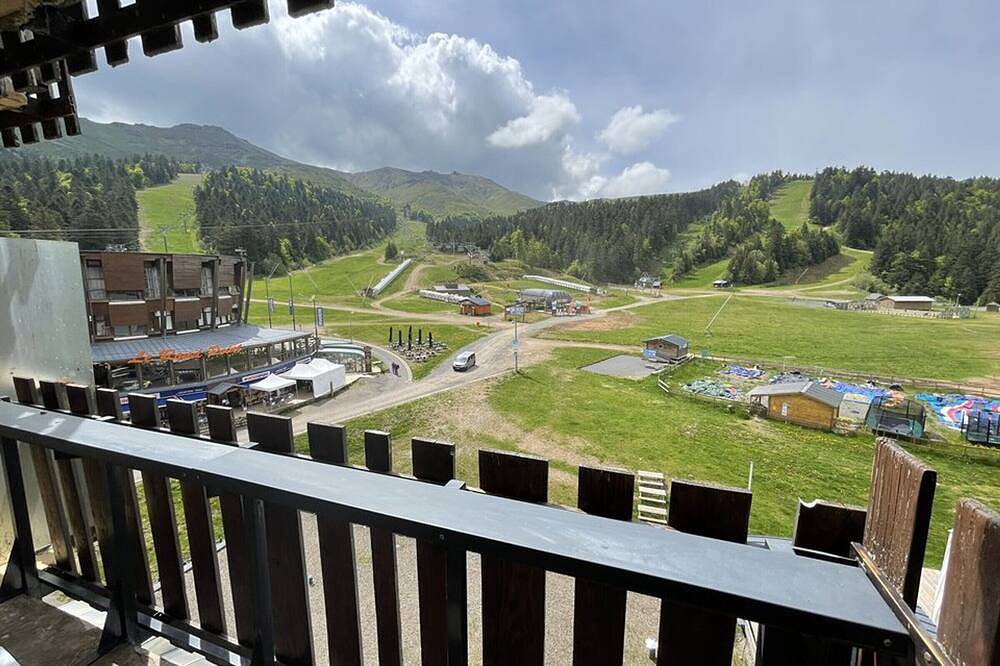 Entire apartment, Cozy studio 2/4 people with balcony and Wifi in Le Lioran, Laveissière