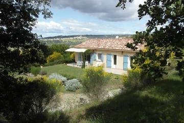 Gîte pour 6 personnes, avec jardin et terrasse à Séguret