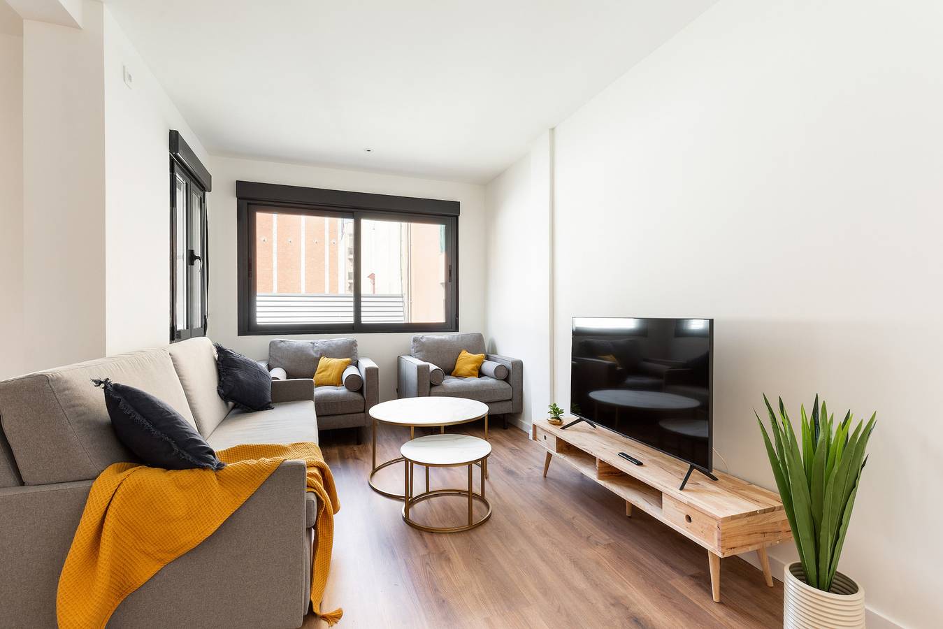 Apartamento entero, Apartamento de vacaciones para 8 personas con balcón/terraza in Hospitalet de Llobregat, Barcelonés
