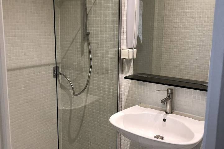 Location de vacances pour 58 personnes, avec jardin et terrasse à Saint-Seurin-de-Prats - 4